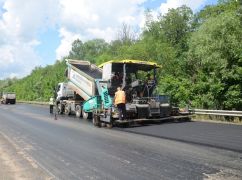 В Харьковской области ремонтируют ключевую трассу после жалоб водителей: что уже сделали