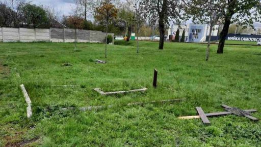 Вандали понівечили хрести на могилах жертв Голодомору в харківському парку Пам&rsquo;яті