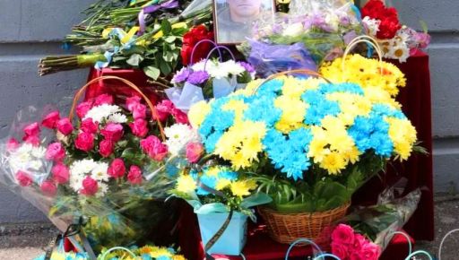 На стенах лицея в Харькове открыли мемориальную доску погибшему в 2023 году защитнику