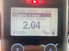 В Харькове патрульные остановили пьяным за рулем водителя, уже потерявшего права