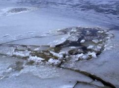 Крихка небезпека: У Харкові дитина провалилася під лід