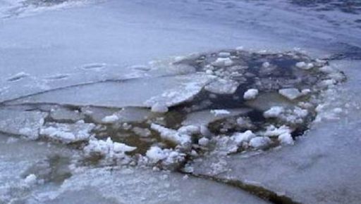 Крихка небезпека: У Харкові дитина провалилася під лід