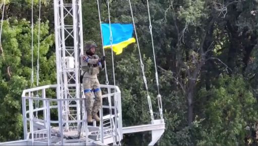 ЗСУ повернули український прапор у смт Чкаловське на Харківщині