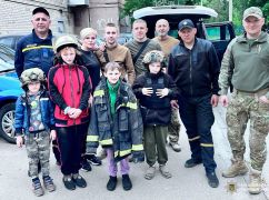 На Харківщині з-під обстрілів вивезли дітей, кіз і свійських птахів: кадри евакуації