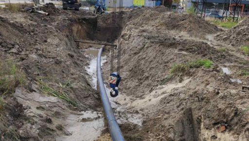 Води не було кілька днів: У селищі під Харковом замінили аварійний трубопровід