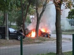 У Харкові після ДТП спалахнув легковик: Є постраждалі