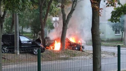 В Харькове после ДТП вспыхнула легковушка: Есть пострадавшие