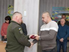 На Харківщині  родичам загиблих оборонців Маріуполя вручили нагороди