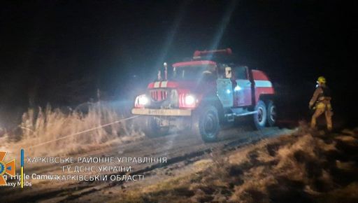 У Харківському районі рятувальники витягли з багнюки "швидку”