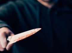 У Харкові чоловік під час застілля штрикнув знайомого ножем у шию: вирок суду