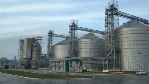 Ночью россияне атаковали зерновое предприятие в Харьковской области: кадры с места