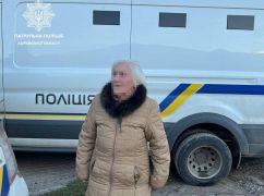 Харьковские патрульные вернули домой пенсионерку, которую разыскивал внук