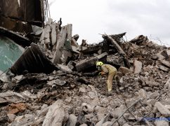 На Харківщині РФ зруйнувала будинок у Боровій: двоє людей можуть бути під завалами