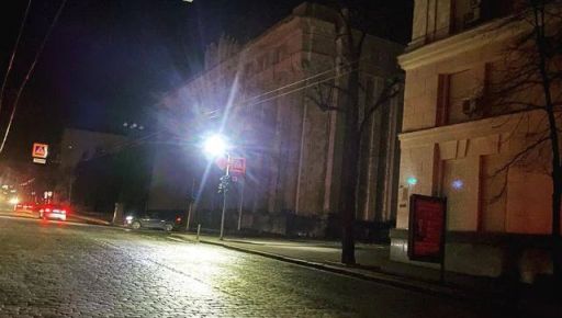 Уличное освещение возвращается в Харьков: В центре города подсветили пешеходный переход