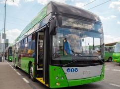 В Харькове наказали водителя, который врезался в троллейбус и сбежал