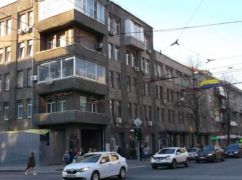 В центре Харькова демонтируют барельеф сталинскому маршалу Блюхеру