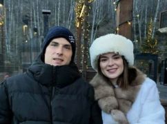 Жена вратаря с Харьковщины похвасталась люксовыми BMW