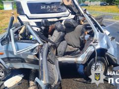 Поліція Харківщини показала наслідки смертельної аварії легковика та вантажівки