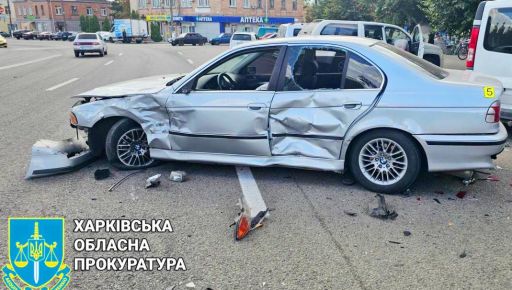 На Харківщині п'яний водій BMW збив перехожого та протаранив чотири автівки