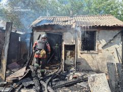 На Купянщине оккупанты нанесли повторный удар по домам во время тушения пожара