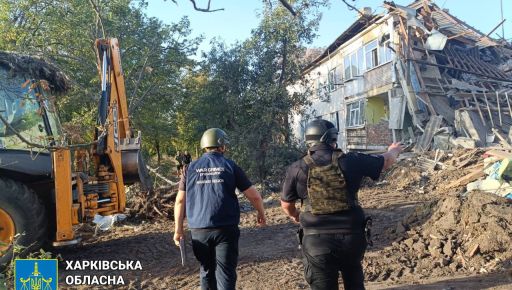 Обстріл двоповерхівки в Боровій на Харківщині: Прокуратура показала нові кадри з місця