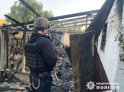 На Харківщині поліцейські показали наслідки російських обстрілів, в яких постраждали діти