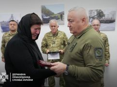 Рідним загиблих на Харківщині прикордонників вручили державні нагороди