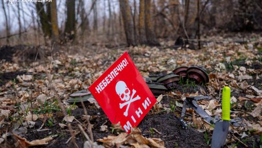 Саперы ГСЧС показали, как проводят разминирование в полях на Харьковщине