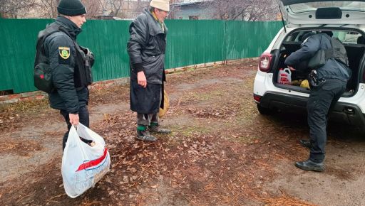 Правоохранители показали, как спасают людей из опасных районов Харьковщины