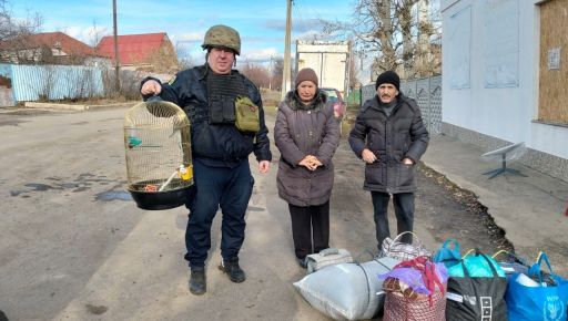 Поліція показала евакуацію з прифронтових громад Харківщини: Кого врятували