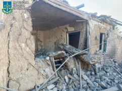 Дома разрушены до основания, пожар, раненая: Появились фотографии авианалета на Купянск