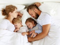 Как выбрать кровать, если ребенок приходит к вам ночью