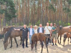 У Харківській області поранених поліцейських реабілітують під час спілкування з тваринами