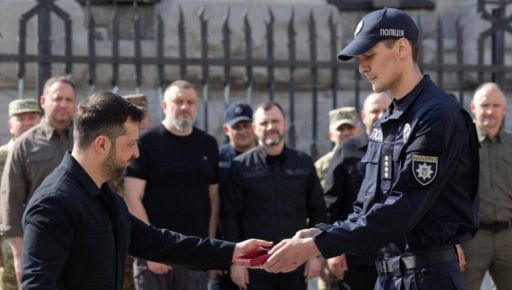 45 дней на передовой: Зеленский наградил за мужество полицейского из Харьковщины