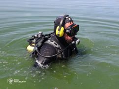 ГСЧС показала, как водолазы-саперы обследуют водоемы на Харьковщине