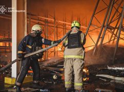 Рятувальники показали кадри масштабної пожежі після російського обстрілу на Харківщині
