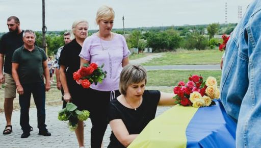 На Харківщині провели в останню путь захисника, який загинув у Дніпропетровській області