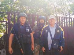 Выносили на носилках: полиция показала эвакуацию людей из прифронтовых общин Харьковщины