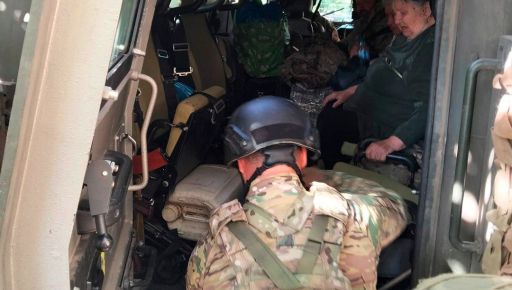 Поліція показала, як продовжує рятувати людей з-під обстрілів на Харківщині