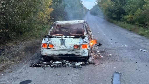 Поліцейські показали фото з місця на Харківщині, де дрон РФ вбив водія прямо серед дороги