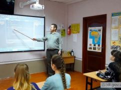 Розстріляний росіянами: Зеленський нагородив вчителя з Харківщини, який вивозив дітей