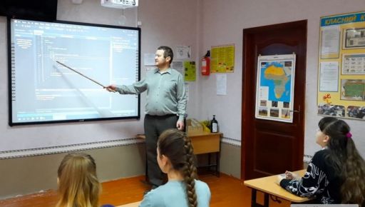 Розстріляний росіянами: Зеленський нагородив вчителя з Харківщини який вивозив дітей