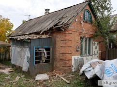 З'явилися фото наслідків обстрілу передмістя Харкова, де постраждала людина