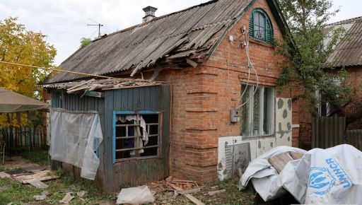 З'явилися фото наслідків обстрілу передмістя Харкова, де постраждала людина