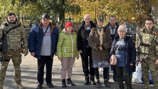 Правоохранители показали эвакуацию людей из прифронтового района Харьковщины: кадры с места