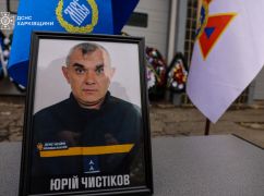 На Харківщині попрощалися із загиблим рятувальником, який потрапив під обстріл РФ