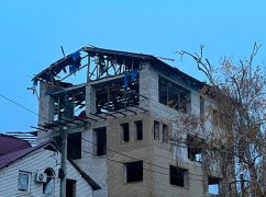 Поліцейські показали понівечені будівлі після російських обстрілів на Харківщині