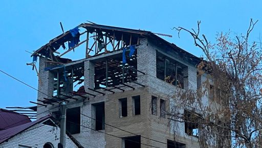 Полицейские показали изуродованные здания после российских обстрелов в Харьковской области