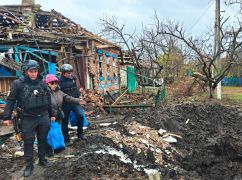 Правоохоронці евакуювали жінку із обстріляного селища на Харківщині