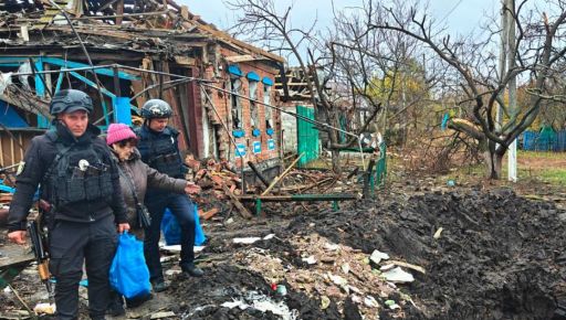 Правоохоронці евакуювали жінку із обстріляного селища на Харківщині